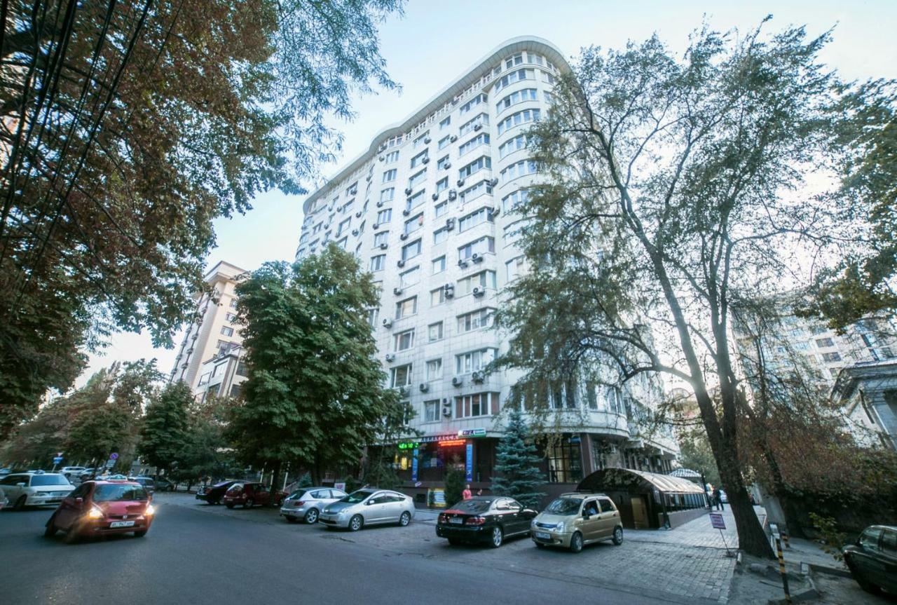 Spacious And Cozy Apartment In Bishkek Center Exteriör bild